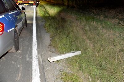 Porsche ueberschlaegt sich auf Landstrasse bei Leutenbach aufgrund ueberhoehter Geschwindigkeit